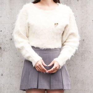 Chico Japanese brand White sweater with heart brooch